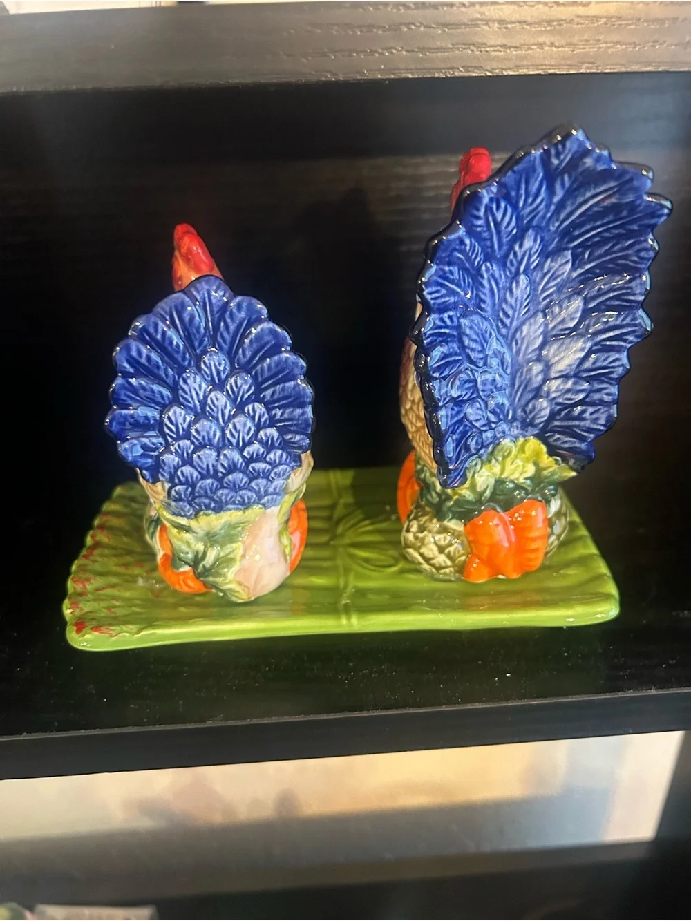 Blue Rooster Ceramic Salt and Pepper Shaker Set with Green Tray